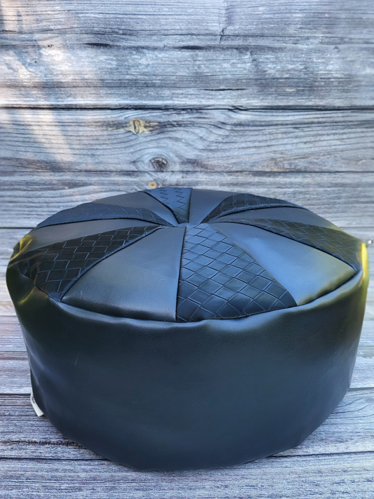 Eleganter Kunstleder-Pouf in Schwarz – handgemachtes Sitzkissen